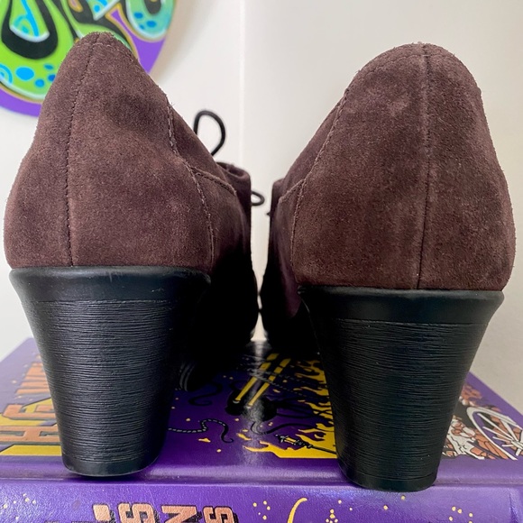 Clarks Leather Heeled Suede Oxford Ankle Booties - Picture 8 of 10